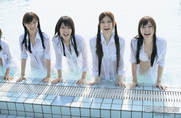 乃木坂46全湿了!白石性感加码晒白嫩麻衣臀|的漂亮超蜜桃奶大图片