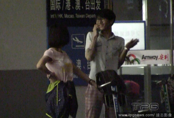 《好声音》姚贝娜疑爆姊弟恋!暧昧与对手侯磊同进酒店