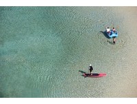無風浪體驗水上活動　夏威夷海水「孤島游泳池」