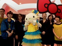 Hello Kitty添台味新衣　40歲派對禮服由你挑