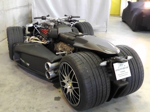 超煞类蝙蝠车!4轮机车塞法拉利V8引擎 可飙24