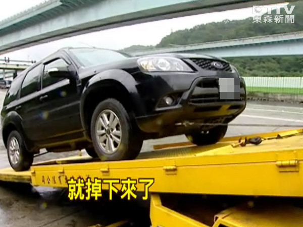 酒驾扣车妻随车拖吊摔死 法院判产险公司赔30