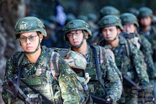 陸軍機步排特戰輪訓 提升機步部隊堅實戰力。(圖/軍聞社)