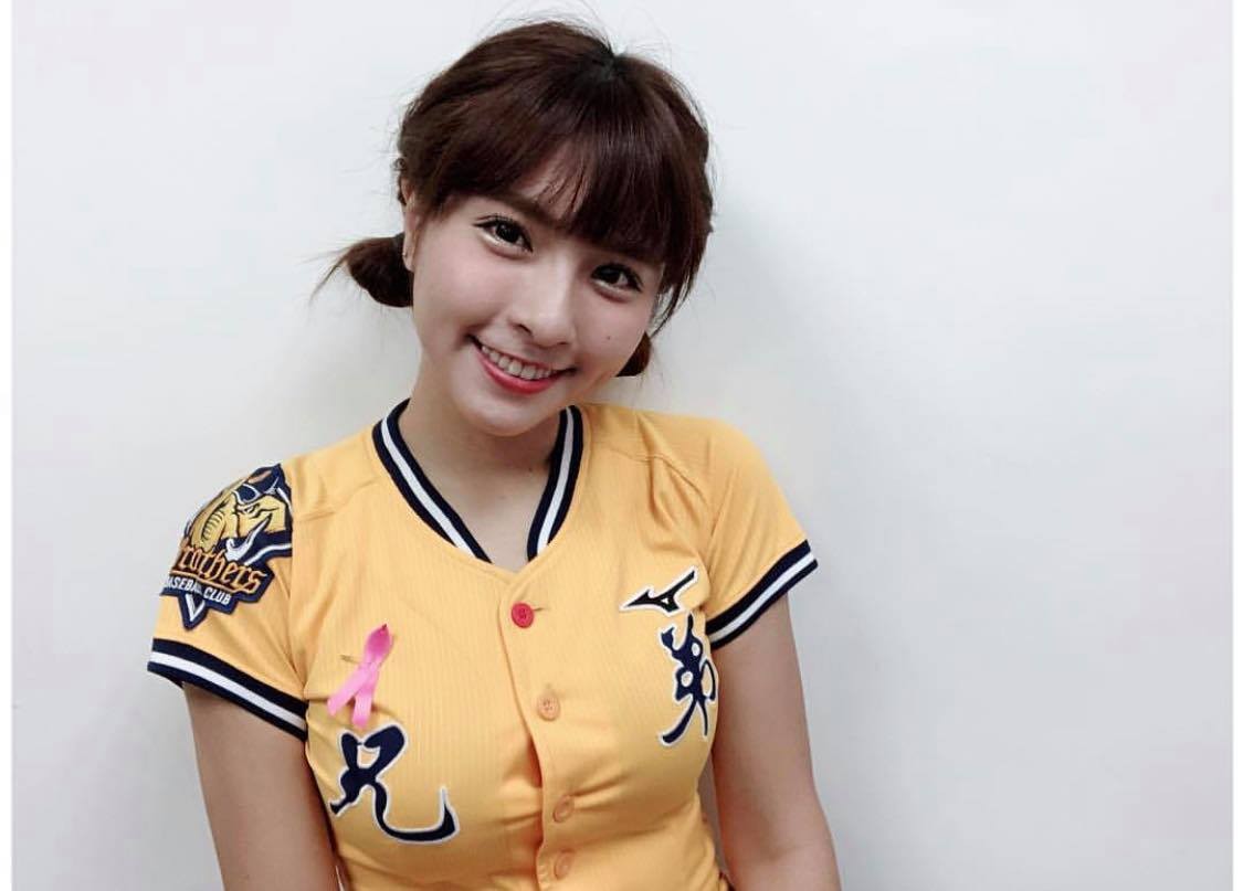 ▲▼中信兄弟啦啦隊峮峮。(圖/截自峮峮IG)