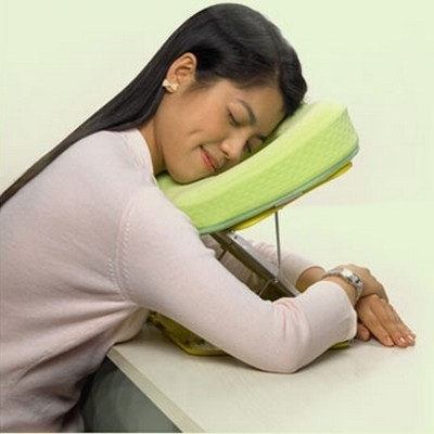 【特辑】趴桌睡到中风? 专家建议:使用睡枕可