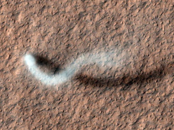 d55708 火星上觀測到「腹蛇沙塵」　發怒盤踞800公尺《ETtoday 新聞雲》
