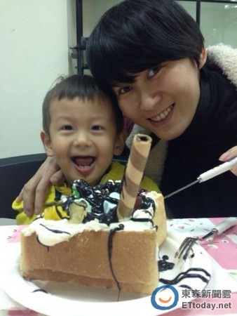 陪儿子洗澡泼水就很满足!高山峰曝:有分离焦虑