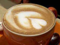 「天冷辛苦了，請你喝」咖啡掛機車龍頭　菜鳥警收到店員鼓勵