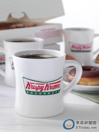 Krispy Kreme台北站前店30日正式營業，開幕日消費1盒以上甜甜圈，就可獲送經典馬克杯。（圖／業者提供）