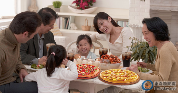 必勝客推出母親節寵愛媽媽套餐，讓消費者一次嚐遍美味。