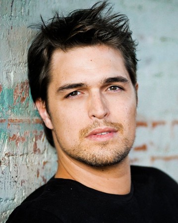 ▼葡萄牙籍男星迪欧哥莫加多(diogo morgado)因拥有高壮身材加上