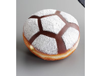看世足吃足球？　Krispy Kreme推出期間限定足球甜甜圈