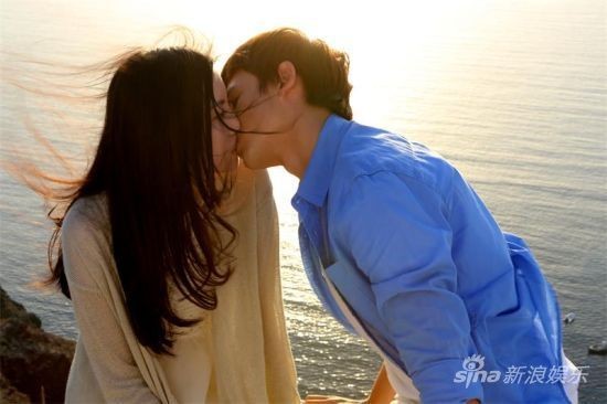 2PM尼坤爆拍吻戏全身都发抖:很多人在看,很害