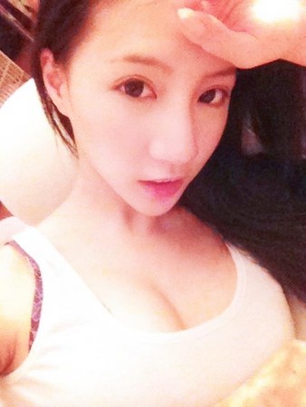 出事业线的照片