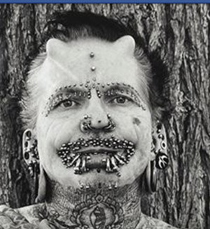 世界上拥有最多穿孔的男人 被杜拜机场拒绝入