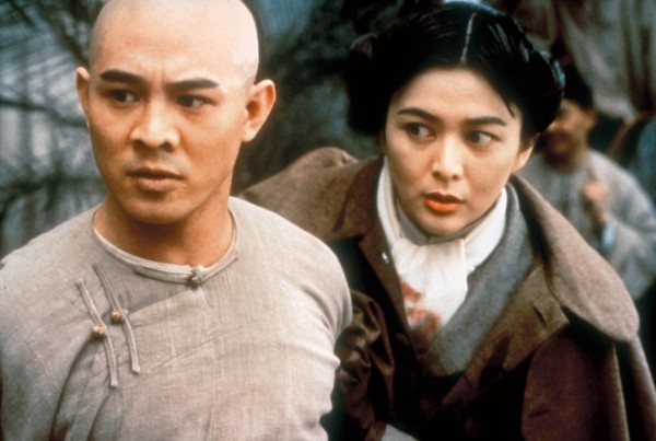 关之琳和李连杰合作主演《黄飞鸿》系列电影,其所饰演的十三姨,至今