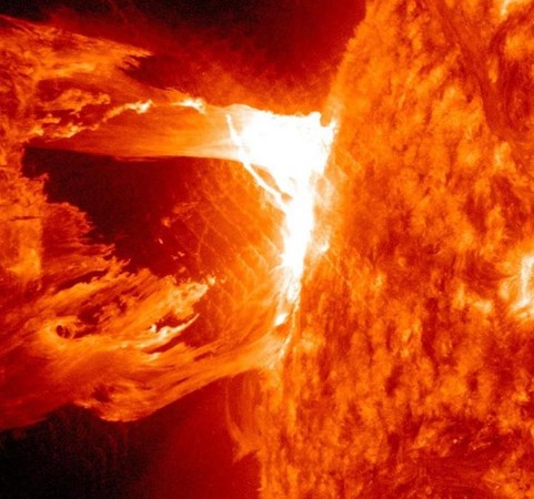 d73633 【圖】太陽大爆炸拍到清晰版　網友：阿波羅威嚴憤怒《ETtoday 新聞雲》