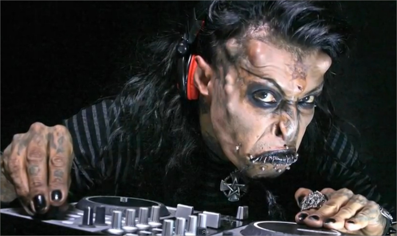 墨西哥「恶魔DJ」 将魔鬼角植入额头 | ETtoda