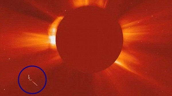 d79026 又見「巨型手臂」掠太陽　NASA被批不願面對外星人真相《ETtoday 新聞雲》