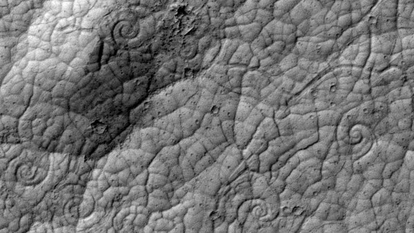d79244 火星「神祕螺旋」狀似麥田圈　疑為熔岩交會痕跡《ETtoday 新聞雲》