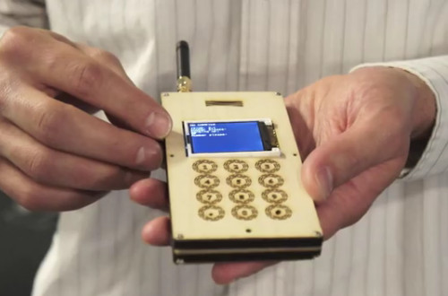 d79832 麻省理工研究生自製「木板手機」　真能打電話！《ETtoday 新聞雲》