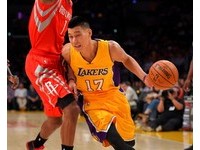 快讯\/林书豪开局遇犯规麻烦 湖人首节落后 | ET