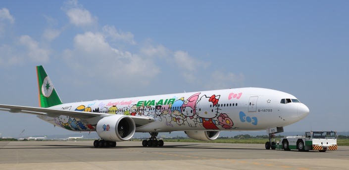 长荣航空首架777—300er hello kitty彩绘机29日晚间飞往巴黎.