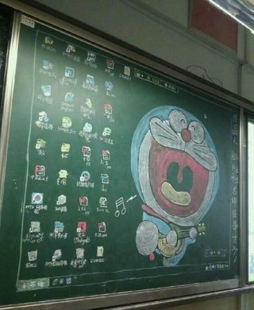 日本学生黑板涂鸦,分明不让老师上课 | 键盘大柠