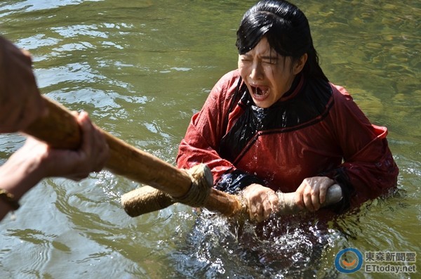 好惨的反派!德馨演特务靠3招保命 落水戏屁股