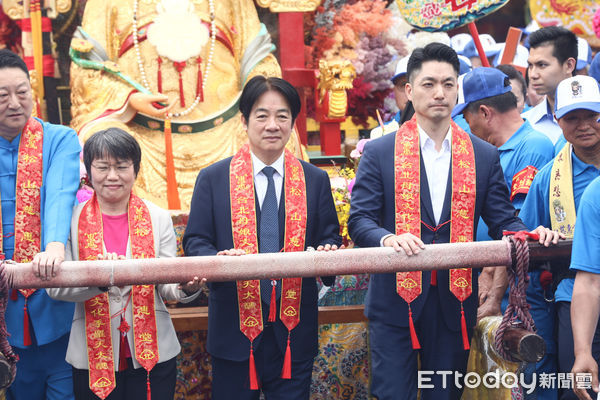 ▲總統賴清德、台北市長蔣萬安出席松山慈惠堂起駕儀式。(圖/記者林敬旻攝)