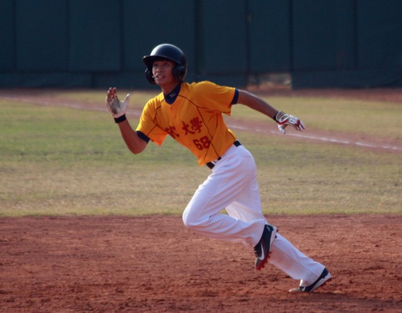 梅花旗\/简廷安单场4安 辅大12比3大胜吴凤科大