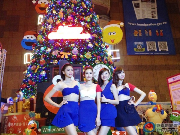 微风北车打造芝麻街圣诞树 微女神Breeze性感