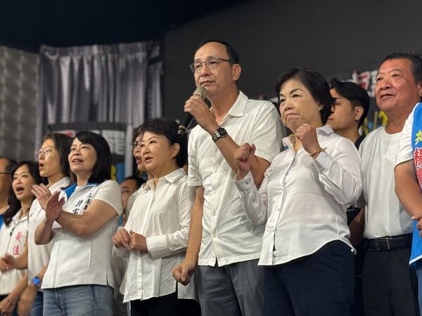 ▲朱立倫、盧秀燕同台。(圖/國民黨提供)