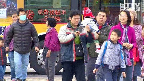 台湾现在人口_...是大陆客,以前台湾人看不起大陆人,现在指望我们去送钱-台湾(3)