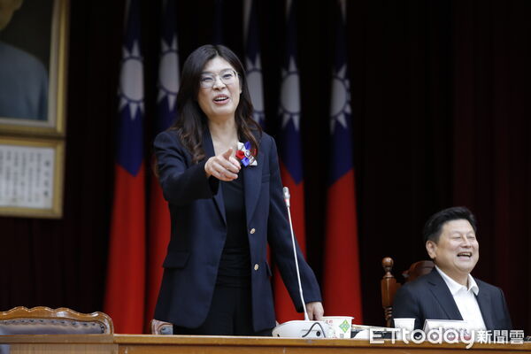 ▲▼國民黨主席當選人鄭麗文20日拜會立法院國民黨團,黨團總召傅崑萁、書記長羅智強、副書記長林沛祥親自迎接,與全體國民黨委員舉行便當會。(圖/記者湯興漢攝)