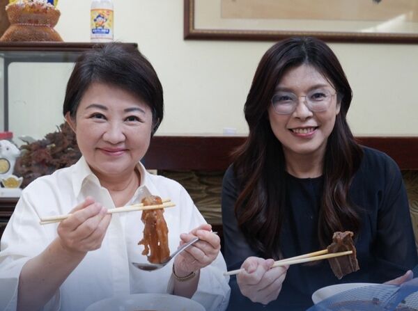 ▲▼鄭麗文選前拜會盧秀燕。(圖/翻攝鄭麗文臉書)