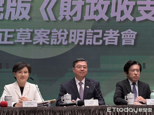 ▲行政院「院版《財政收支劃分法》修正草案說明記者會」。(圖/記者陳家祥攝)