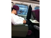 【圖】搭高鐵商務艙遇脫鞋哥　鄉民怨：臭到連呼吸都難《ETtoday 新聞雲》