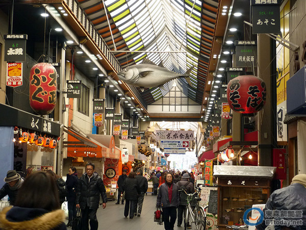 就在日本边走边吃吧! 大阪黑门市场生猛海鲜拿