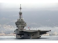 法國總統登「戴高樂號」航母　稱ISIS正在敗亡
