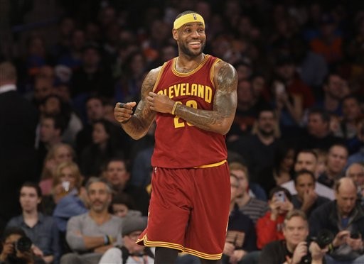 NBA\/詹皇生涯总得分超越AI 战神亲送祝福 | ET