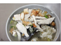 台南人的傳統早點！虱目魚、鮮蚵熬成超飽足香酥鹹粥