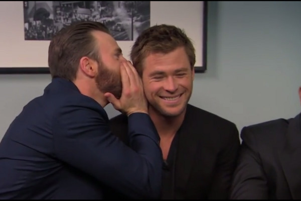 主持人吉米基墨在节目上,和6位英雄玩非常常见的「传话游戏」,由他