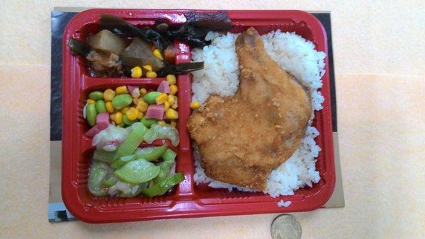 50元「佛心便当」 网友:北部鸡腿可能只有它的3分之1