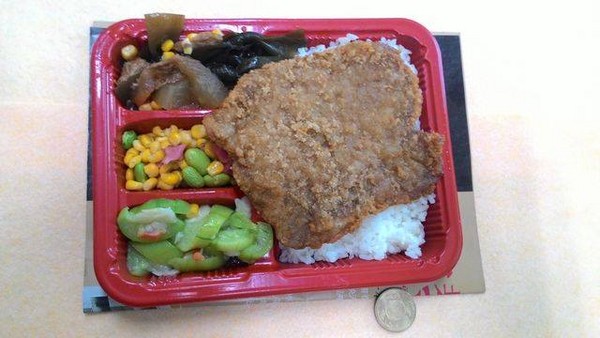 50元「佛心便当」 网友:北部鸡腿可能只有它的3分之1