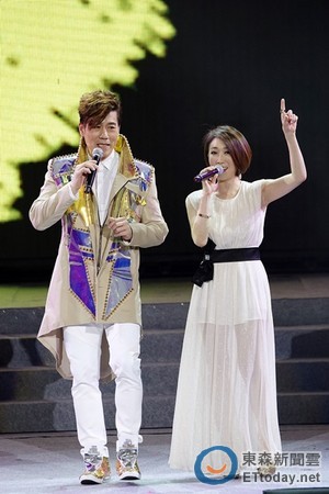 客家罗志祥就是他!罗时丰苗栗开唱 深v战士服露胸膛