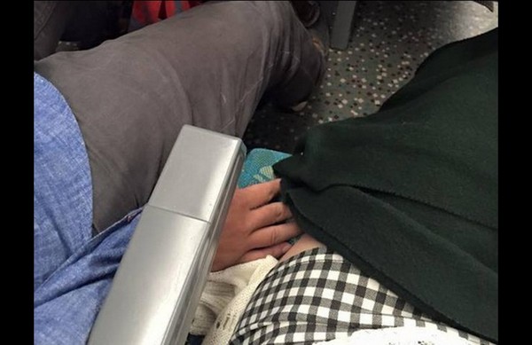 穿短裙围巾遮腿仍被摸 网路正妹肉搜 报警揪高铁狼