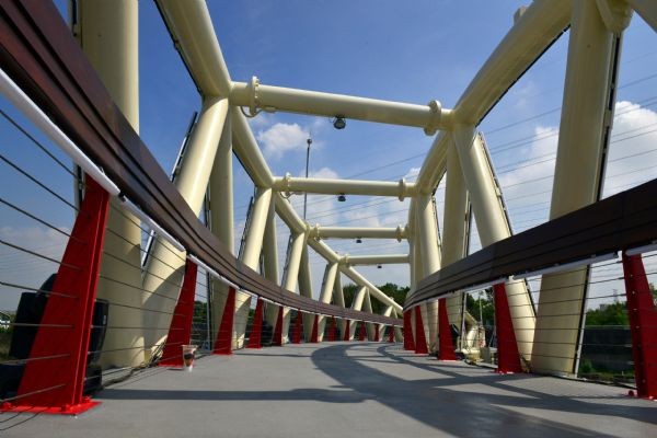 山海圳绿道跨越嘉南大圳的自行车桥於日前启用.