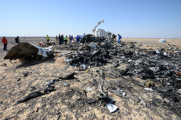 专家指出,俄罗斯客机可能在高空爆炸,机尾大洞把乘客吸出洞外
