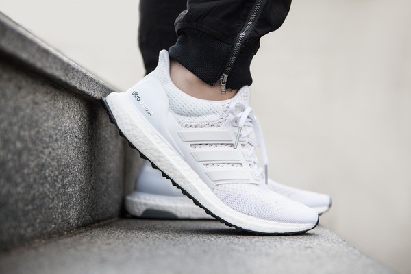 ultra boost纯白潮流跑鞋 11/28登台限定开卖!